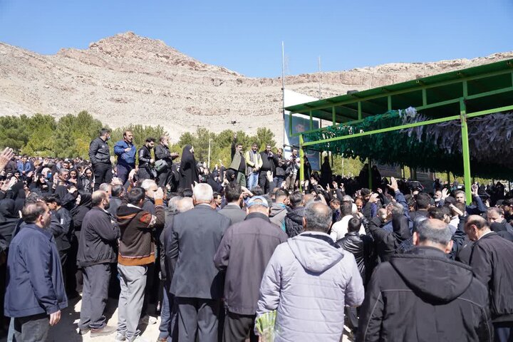 تصاویر/گزارش تصویری تشییع پیکر ۴ شهید سرافراز مدافع وطن در خرم‌آباد