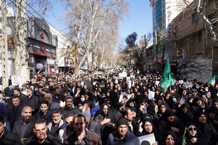 تصاویر/گزارش تصویری تشییع پیکر ۴ شهید سرافراز مدافع وطن در خرم‌آباد