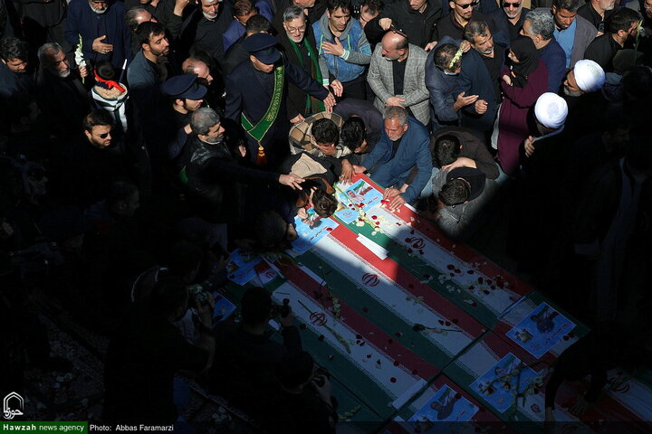 Photos/Commémoration des martyrs des attaques américano-sionistes à Qom