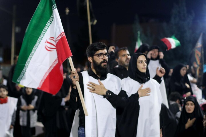 تصاویر| عاشقانه رهبر در خیابان های بیرجند