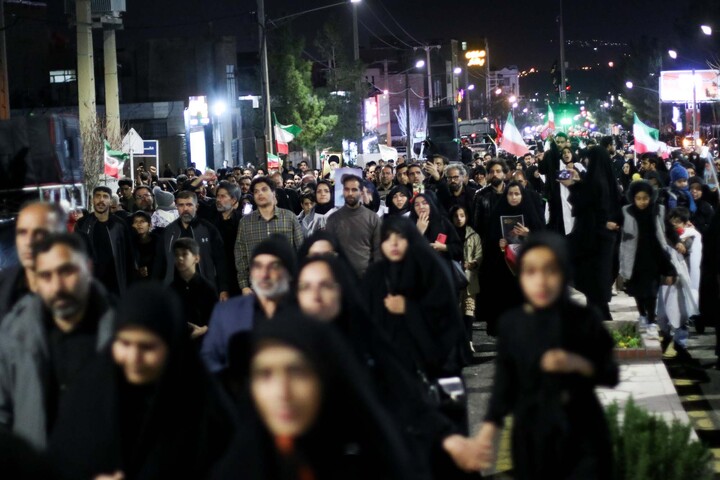 تصاویر| عاشقانه رهبر در خیابان های بیرجند