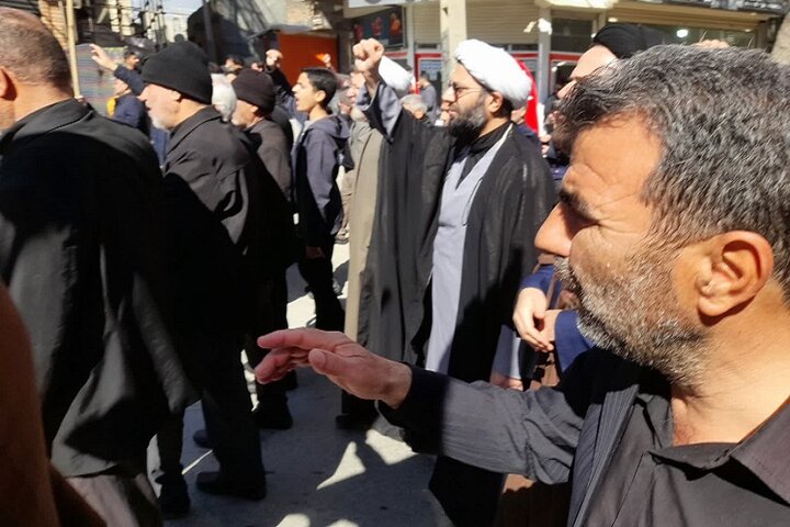 تصاویر/ اجتماع و راهپیمایی خود جوش عزاداران امام خامنه ای در کرمانشاه