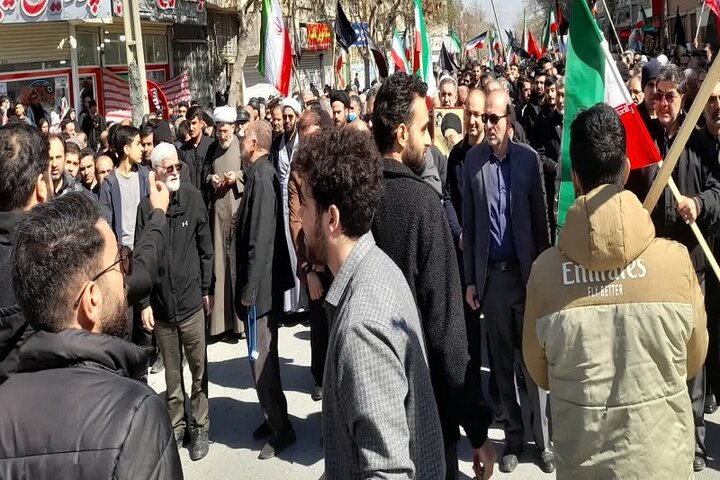 تصاویر/ اجتماع و راهپیمایی خود جوش عزاداران امام خامنه ای در کرمانشاه