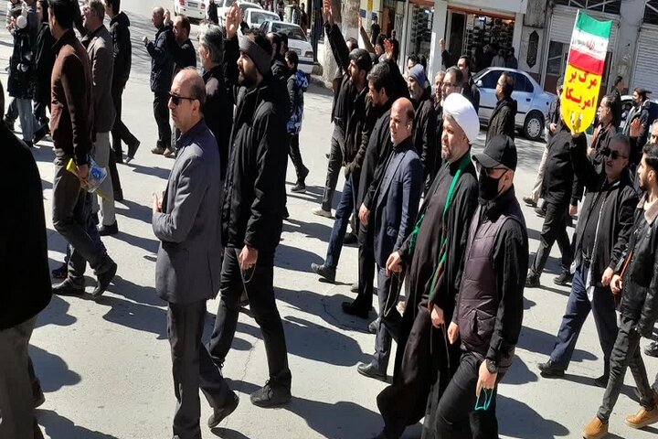 تصاویر/ اجتماع و راهپیمایی خود جوش عزاداران امام خامنه ای در کرمانشاه