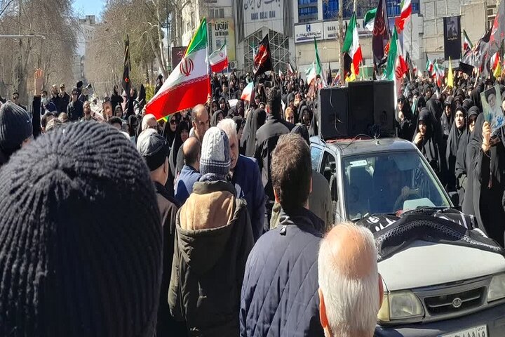تصاویر/ اجتماع و راهپیمایی خود جوش عزاداران امام خامنه ای در کرمانشاه
