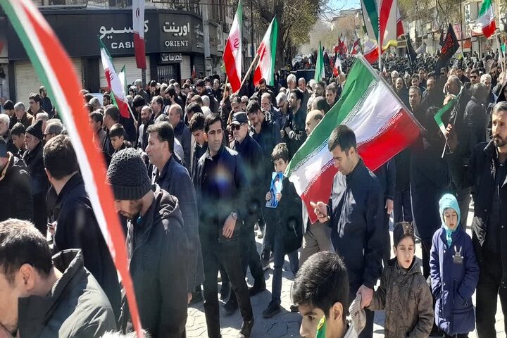 تصاویر/ اجتماع و راهپیمایی خود جوش عزاداران امام خامنه ای در کرمانشاه