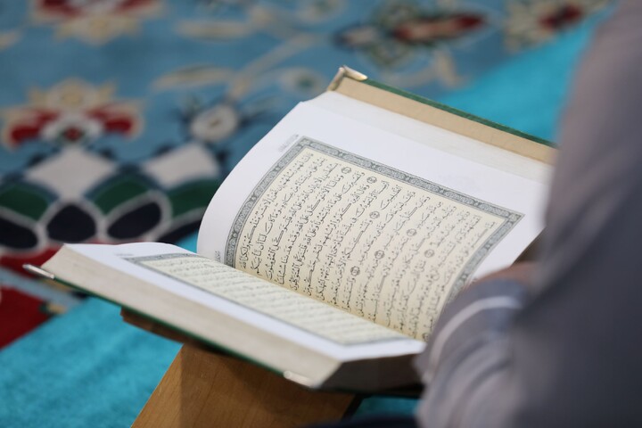 تصاویر/ آیین ترتیل خوانی قرآن کریم در امامزاده سید جعفر(ع) محمد استان یزد