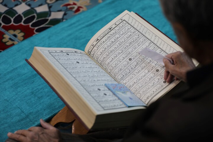تصاویر/ آیین ترتیل خوانی قرآن کریم در امامزاده سید جعفر(ع) محمد استان یزد