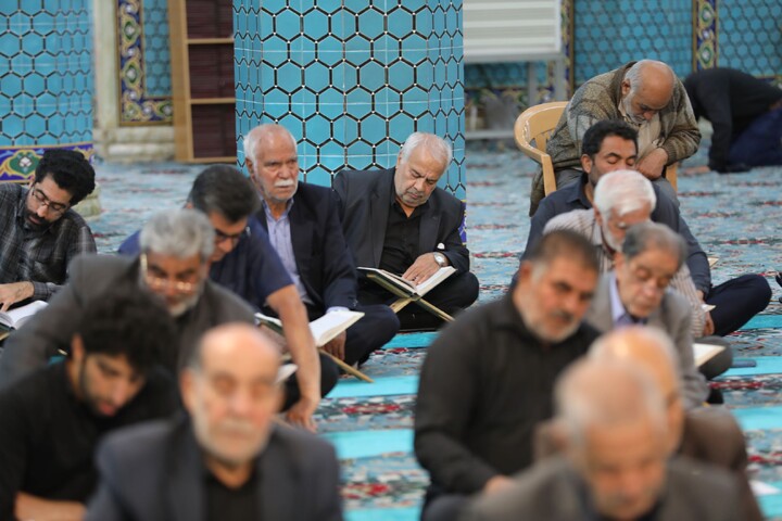 تصاویر/ آیین ترتیل خوانی قرآن کریم در امامزاده سید جعفر(ع) محمد استان یزد