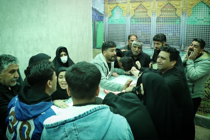 تصاویر/آخرین دیدار خانواده با پیکر پاک شهید والامقام "عباس مبینی" در اراک