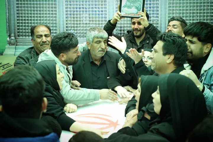 تصاویر/آخرین دیدار خانواده با پیکر پاک شهید والامقام "عباس مبینی" در اراک