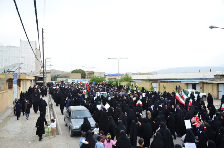 مراسم استقبال و وداع با شهدای مدافع وطن در مصلای بزرگ امام خمینی (ره) گچساران برگزار شد