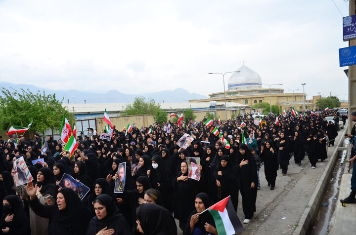 مراسم استقبال و وداع با شهدای مدافع وطن در مصلای بزرگ امام خمینی (ره) گچساران برگزار شد