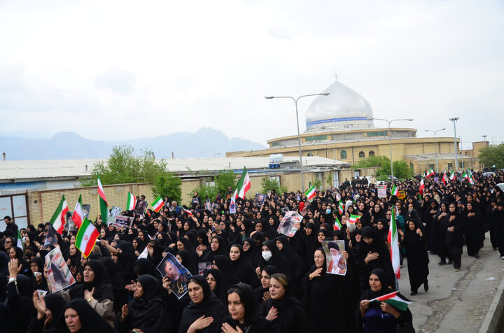 مراسم استقبال و وداع با شهدای مدافع وطن در مصلای بزرگ امام خمینی (ره) گچساران برگزار شد