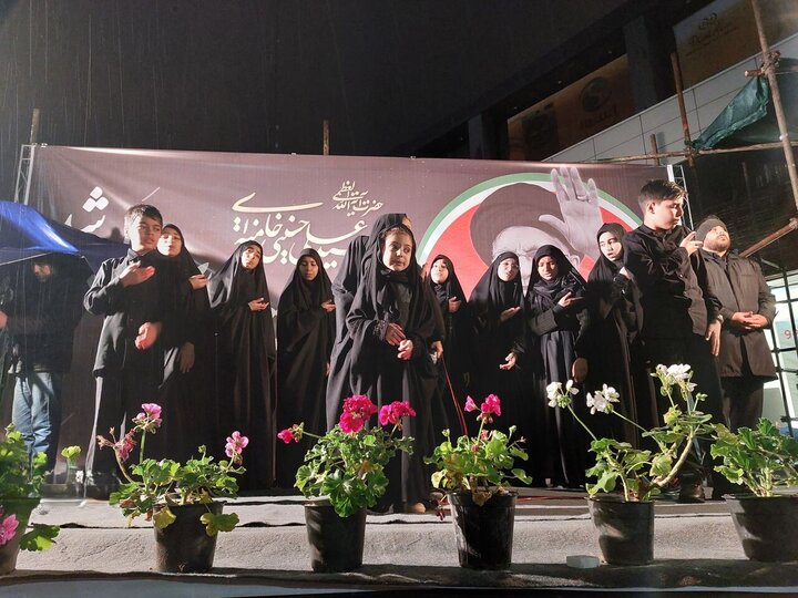 همنوایی آسمان با دل‌های مردم کرمان در سومین اجتماع شبانه سوگواران قائد امت