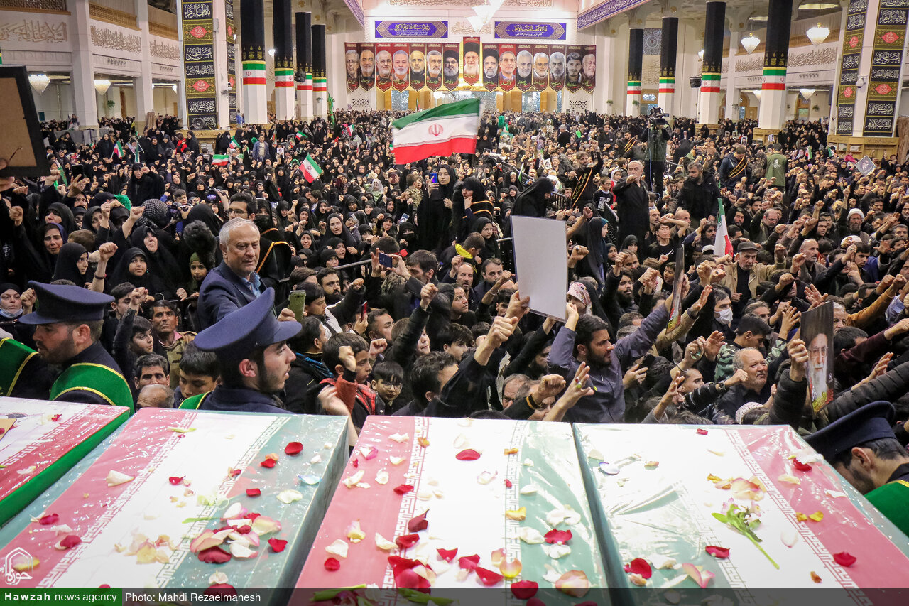 تصاویر/ آئین وداع با پیکرهای پاک پنج شهید حملات موشکی ناجوانمردانه آمریکایی صهیونی شهر قم
