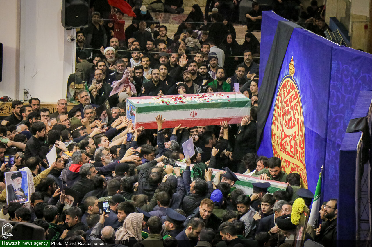 تصاویر/ آئین وداع با پیکرهای پاک پنج شهید حملات موشکی ناجوانمردانه آمریکایی صهیونی شهر قم