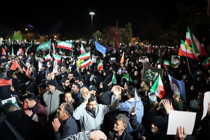 تصاویر/مراسم شبی با شهید والامقام عباس مبینی در میدان شهدای اراک