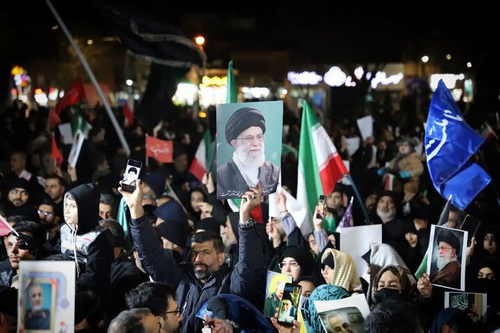 تصاویر/مراسم شبی با شهید والامقام عباس مبینی در میدان شهدای اراک