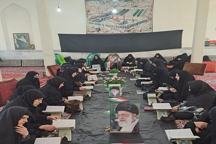 تصاویر/ برگزاری مراسم سوگواری رهبر شهید در زینبیه شهر گودین کنگاور