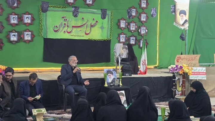 تصاویر/ محفل انس با قرآن در حرم مطهر شهدای گمنام حسین آبادکویر