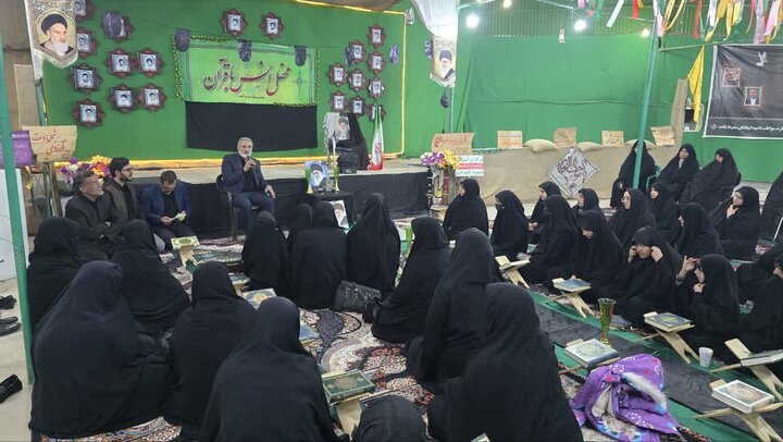 تصاویر/ محفل انس با قرآن در حرم مطهر شهدای گمنام حسین آبادکویر