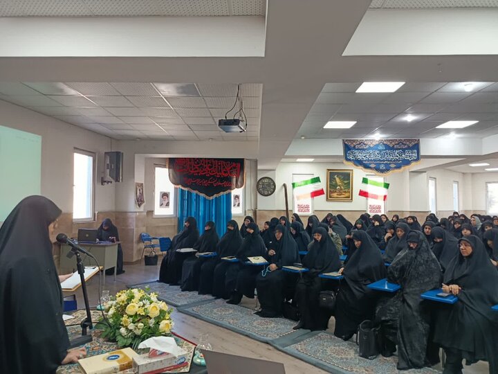 تصاویر/ مراسم عزاداری طلاب و اساتید مدارس علمیه خواهران ارومیه در مدرسه علمیه الزهرا (س)