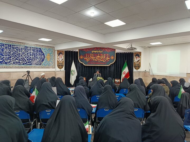 تصاویر/ مراسم عزاداری طلاب و اساتید مدارس علمیه خواهران ارومیه در مدرسه علمیه الزهرا (س)