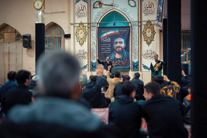 تصاویر | مراسم شام غریبان شهید اقتدار؛ امیرحسین اسدالله نیا در زنجان