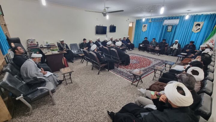 تصاویر/ نشست امام جمعه گناوه با مبلّغان