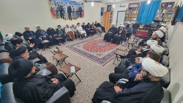 تصاویر/ نشست امام جمعه گناوه با مبلّغان