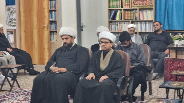 تصاویر/ نشست امام جمعه گناوه با مبلّغان