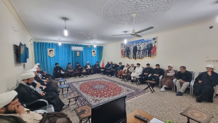 تصاویر/ نشست امام جمعه گناوه با مبلّغان