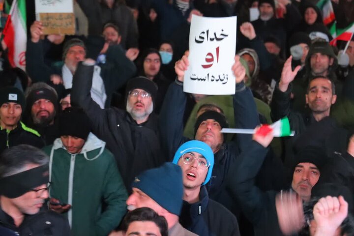 تصاویر/ سومین شب تجمع مردم اسلامشهر در سوگ رهبر معظم انقلاب