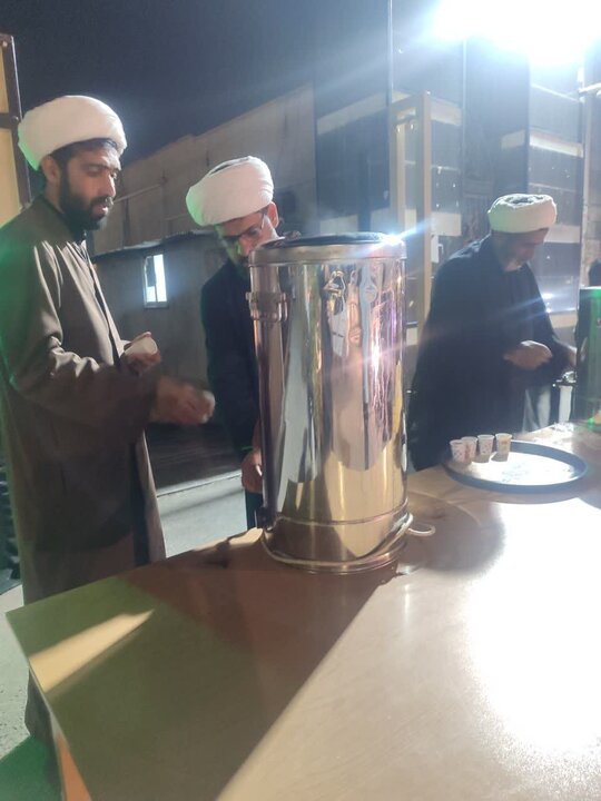 تصاویر/برپایی موکب روحانیون و طلاب مدرسه علمیه امام صادق علیه السلام جیرفت

