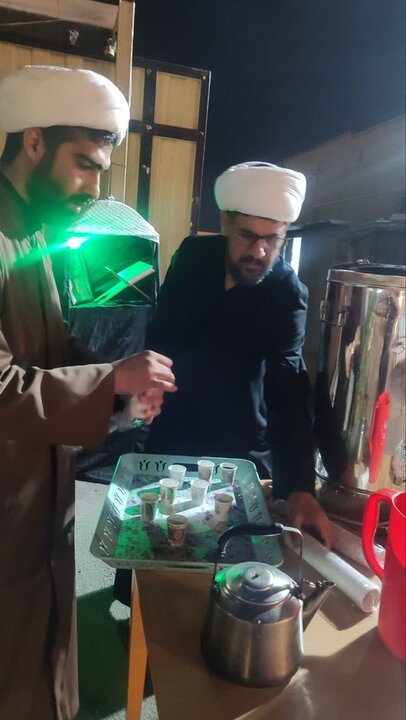 تصاویر/برپایی موکب روحانیون و طلاب مدرسه علمیه امام صادق علیه السلام جیرفت
