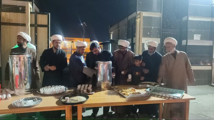 تصاویر/برپایی موکب روحانیون و طلاب مدرسه علمیه امام صادق علیه السلام جیرفت

