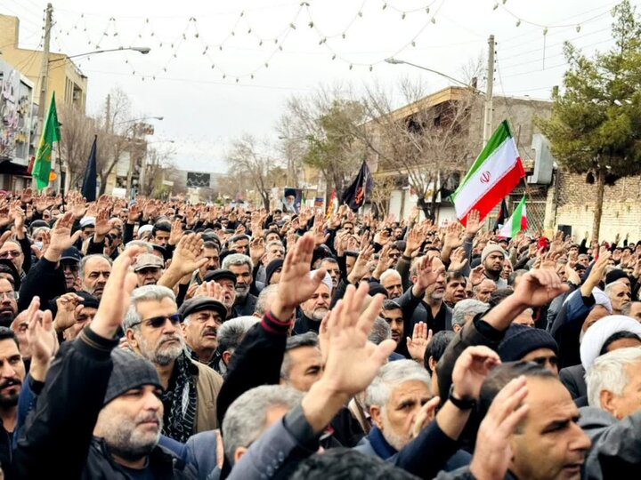 تصاویر/ تشییع و تدفین معلم شهید دبستان میناب و فرزندش در رفسنجان