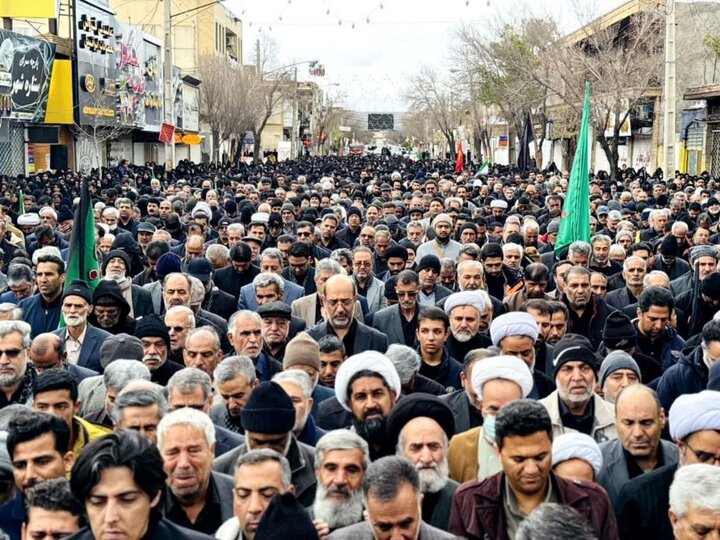 تصاویر/ تشییع و تدفین معلم شهید دبستان میناب و فرزندش در رفسنجان