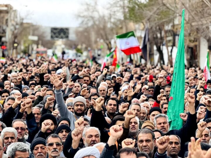 تصاویر/ تشییع و تدفین معلم شهید دبستان میناب و فرزندش در رفسنجان