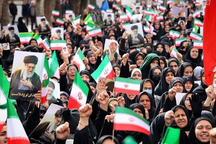 تصاویر/ تجمع و راهپیمایی بزرگ بانوان زینبی سلماس