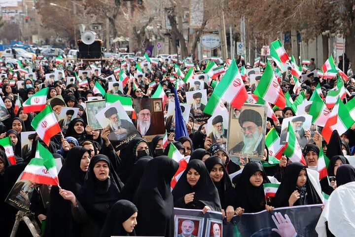 تصاویر/ تجمع و راهپیمایی بزرگ بانوان زینبی سلماس