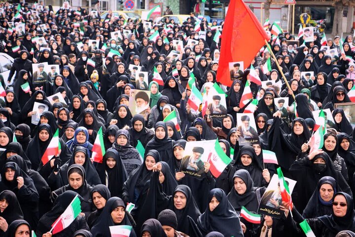 تصاویر/ تجمع و راهپیمایی بزرگ بانوان زینبی سلماس