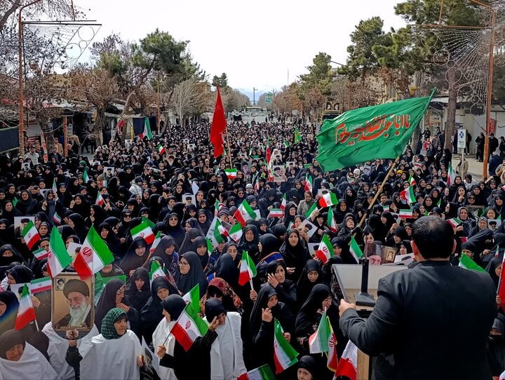 تصاویر/ تجمع و راهپیمایی بزرگ بانوان زینبی سلماس
