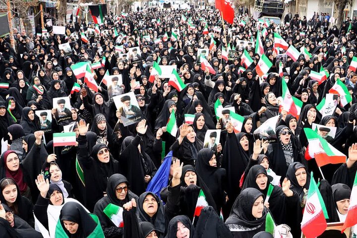 تصاویر/ تجمع و راهپیمایی بزرگ بانوان زینبی سلماس