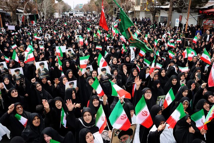 تصاویر/ تجمع و راهپیمایی بزرگ بانوان زینبی سلماس