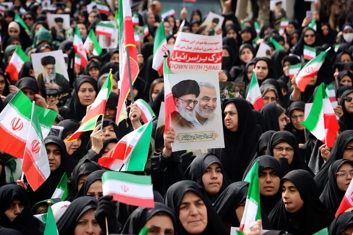 تصاویر/ تجمع و راهپیمایی بزرگ بانوان زینبی سلماس