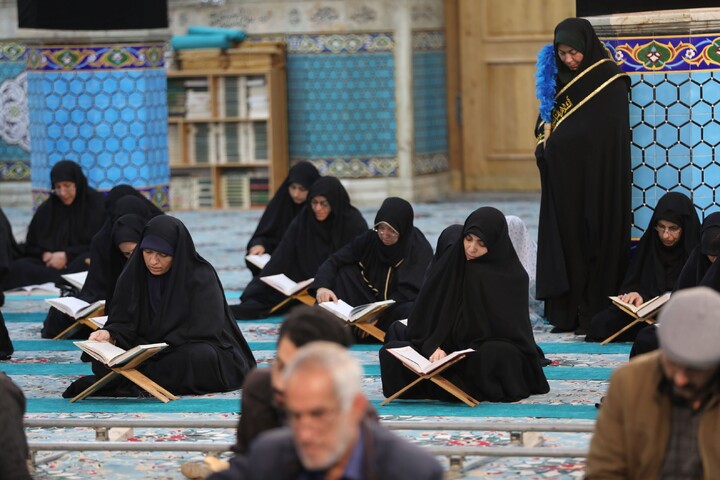 تصاویر/ آیین ترتیل خوانی قرآن کریم در امامزاده سید جعفر(ع) محمد استان یزد
