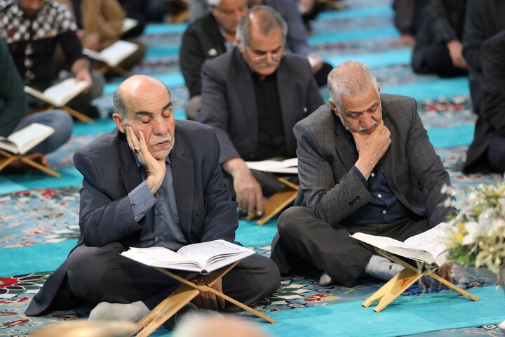 تصاویر/ آیین ترتیل خوانی قرآن کریم در امامزاده سید جعفر(ع) محمد استان یزد