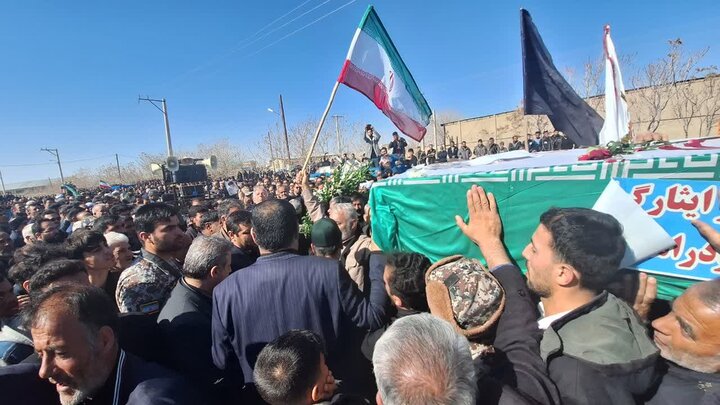 تصاویر / تشییع پیکر مطهر شهید امیری از شهدای حمله جنایتکارانه آمریکایی و صهیونی در کبودراهنگ
